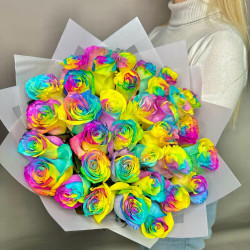 35 радужных роз